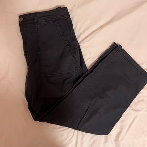 Tha Gap girlfriend khaki cropped pants